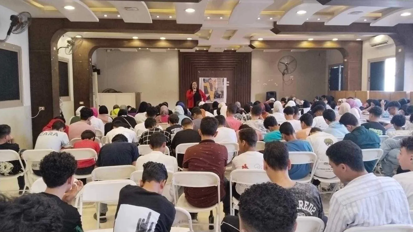 مس / إيمان أنور 