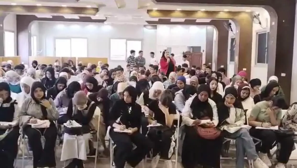 مس / إيمان أنور 